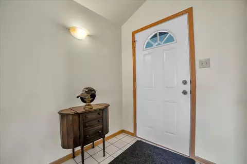 1801 Great Falls Dr, Plainfield, IL 60586 photo 3