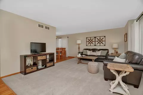 512 Creekside Cir, Minooka, IL 60447 photo 4