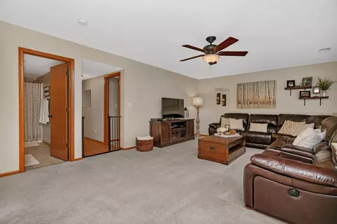 512 Creekside Cir, Minooka, IL 60447 photo 21