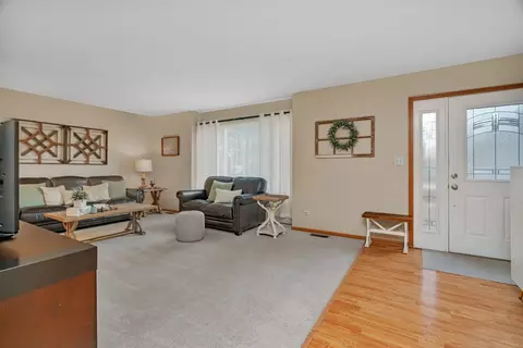 512 Creekside Cir, Minooka, IL 60447 photo 5