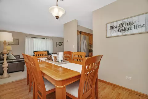 512 Creekside Cir, Minooka, IL 60447 photo 8