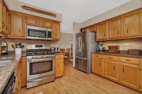 512 Creekside Cir, Minooka, IL 60447 photo 13