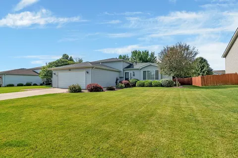 512 Creekside Cir, Minooka, IL 60447 photo 2