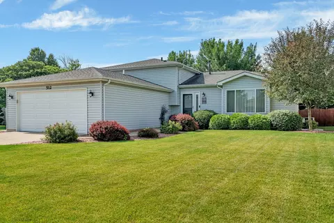 512 Creekside Cir, Minooka, IL 60447