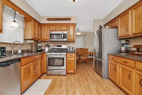 512 Creekside Cir, Minooka, IL 60447 photo 12