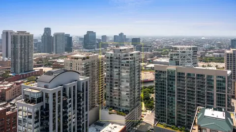653 N Kingsbury St #1707, Chicago, IL 60654