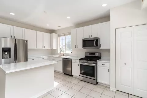 Kitchen - 2258 Halsted Ln, Aurora, IL 60503 photo 2 of 2