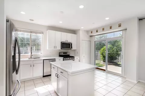 Kitchen - 2258 Halsted Ln, Aurora, IL 60503 photo 1 of 2