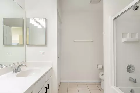 Bath - 2258 Halsted Ln, Aurora, IL 60503 photo 3 of 3