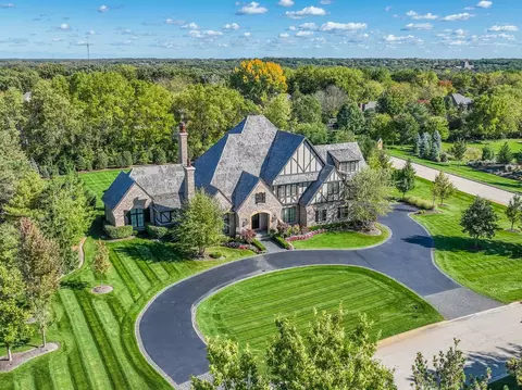 36 W400 Hunters Gate Rd, Saint Charles, IL 60175