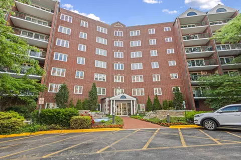 8540 W Foster Ave #505, Norridge, IL 60706