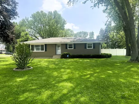 1517 Juniper Ln, Machesney Park, IL 61115