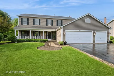 1035 Autumn Dr, Crystal Lake, IL 60014