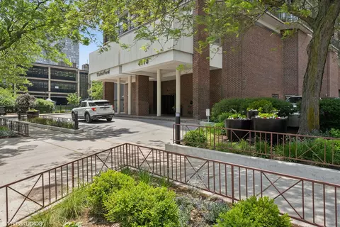 4170 N Marine Dr #21C, Chicago, IL 60613