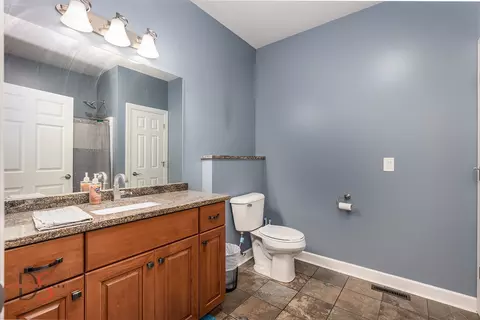 Bath - 1661 Locust Rd, Morris, IL 60450 photo 1 of 4