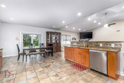 Kitchen - 1661 Locust Rd, Morris, IL 60450 photo 3 of 3