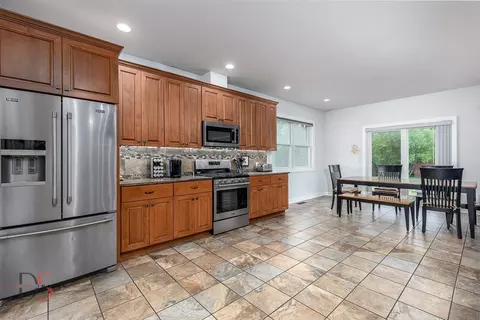 Kitchen - 1661 Locust Rd, Morris, IL 60450 photo 2 of 3