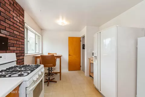 Kitchen - 519 67th Pl, Willowbrook, IL 60527 photo 2 of 2