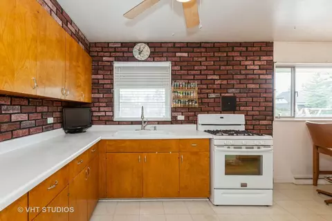 Kitchen - 519 67th Pl, Willowbrook, IL 60527 photo 1 of 2