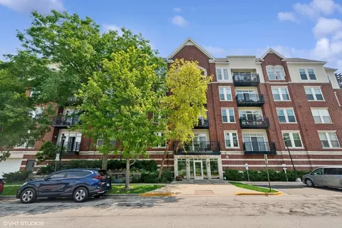 7757 W Van Buren St #207, Forest Park, IL 60130