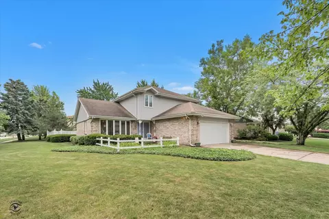 8025 Shoshone Trl, Tinley Park, IL 60477