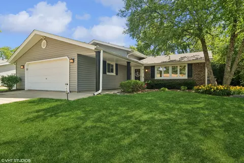 615 Grace Ln, Schaumburg, IL 60193