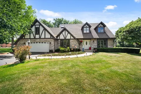 4 S064 Hazelcrest Dr, Sugar Grove, IL 60554