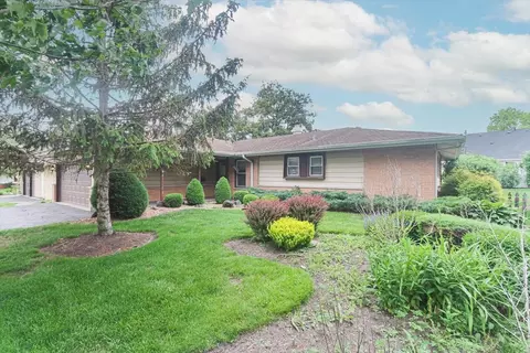69 Grange Rd, Elk Grove Village, IL 60007