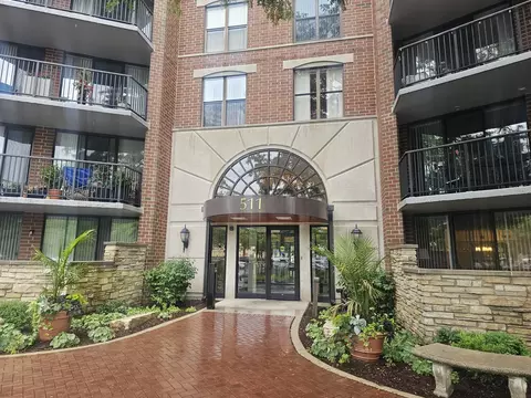 511 Aurora Ave #410, Naperville, IL 60540