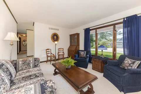 305 S Eighth Ave, Chenoa, IL 61726 photo 8