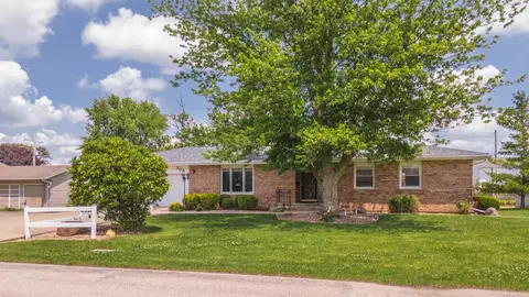 305 S Eighth Ave, Chenoa, IL 61726