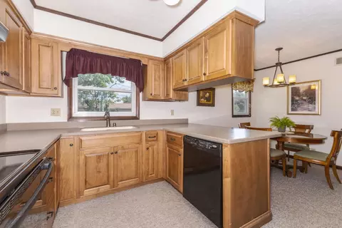 305 S Eighth Ave, Chenoa, IL 61726 photo 12