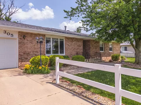 305 S Eighth Ave, Chenoa, IL 61726 photo 3