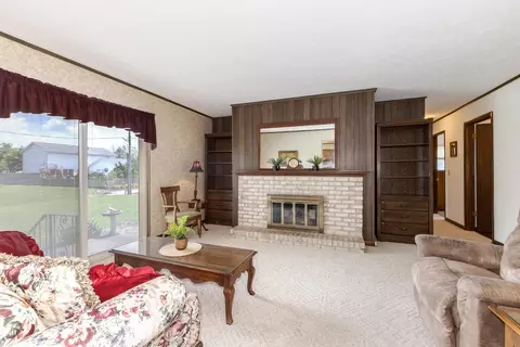 305 S Eighth Ave, Chenoa, IL 61726 photo 5