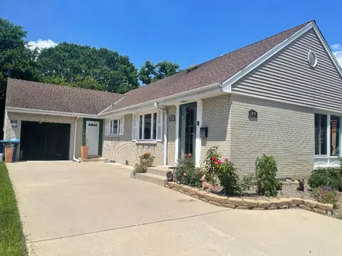 1278 E River Dr, Des Plaines, IL 60018