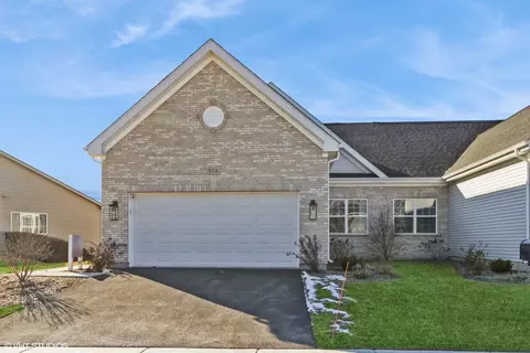 568 Madison Ln, Elgin, IL 60123