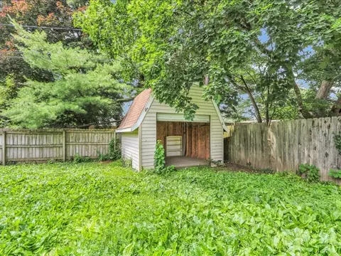 Exterior - 615 Breen Dr, Champaign, IL 61820 photo 7 of 8