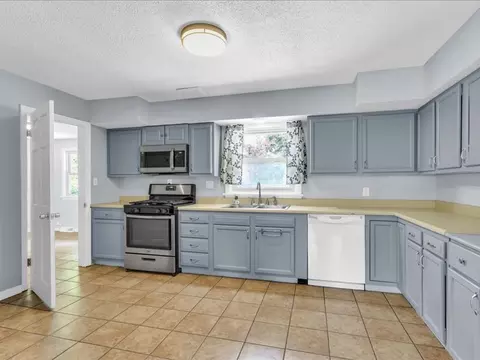 Kitchen - 615 Breen Dr, Champaign, IL 61820 photo 2 of 3