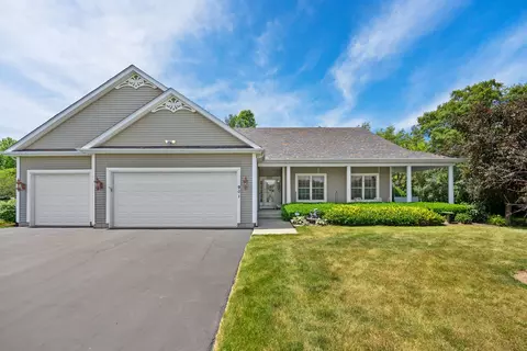 901 Woodridge Trl, Mchenry, IL 60050