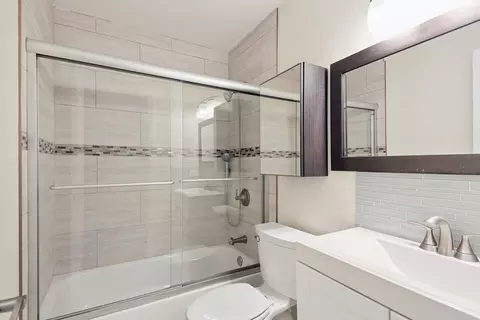 Bath - 1053 Scanlon Dr #B1, Wheeling, IL 60090 photo 1 of 4
