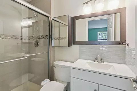 Bath - 1053 Scanlon Dr #B1, Wheeling, IL 60090 photo 3 of 4