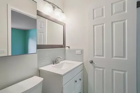 Bath - 1053 Scanlon Dr #B1, Wheeling, IL 60090 photo 4 of 4
