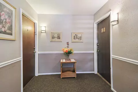 Entry Way - 1053 Scanlon Dr #B1, Wheeling, IL 60090 photo 1 of 1