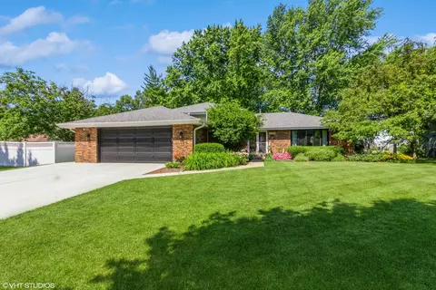 25332 W Willow Dr, Plainfield, IL 60544
