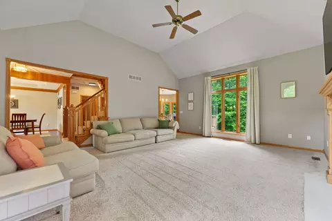 Living - 219 Eaglewood Pl, Rockton, IL 61072 photo 2 of 5