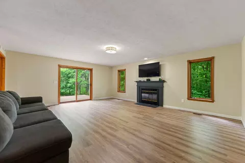 Living - 219 Eaglewood Pl, Rockton, IL 61072 photo 4 of 5