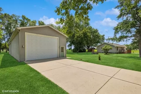 Exterior - 12501 Hebron Rd, Hebron, IL 60034 photo 2 of 5