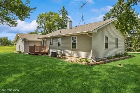 Exterior - 12501 Hebron Rd, Hebron, IL 60034 photo 3 of 5