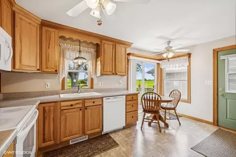 Kitchen - 12501 Hebron Rd, Hebron, IL 60034 photo 2 of 2