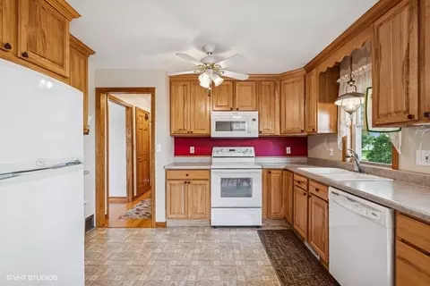 Kitchen - 12501 Hebron Rd, Hebron, IL 60034 photo 1 of 2